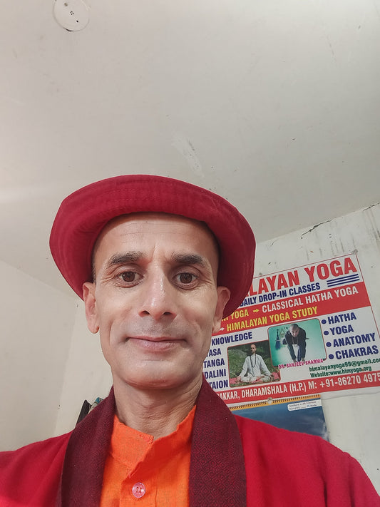 शिवलिंग व जल अर्पण